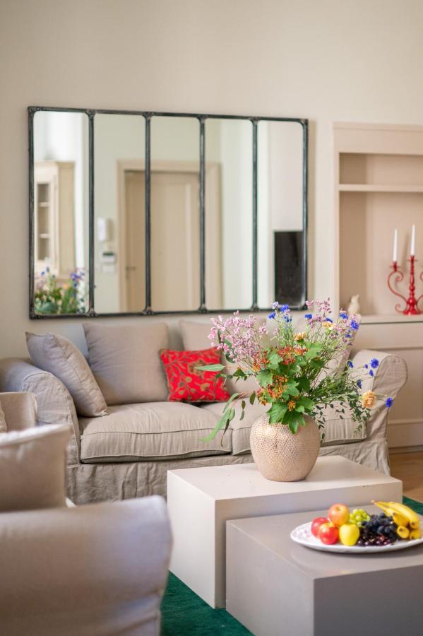 Apartment And Roomy Near The Station And Duomo - Homeunity Florenz