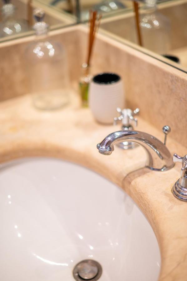 Apartment And Roomy Near The Station And Duomo - Homeunity Florenz
